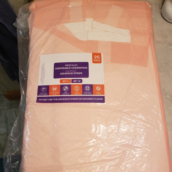 Puppy potty training pads, XL 30 X 36 Beand new. Never opened.